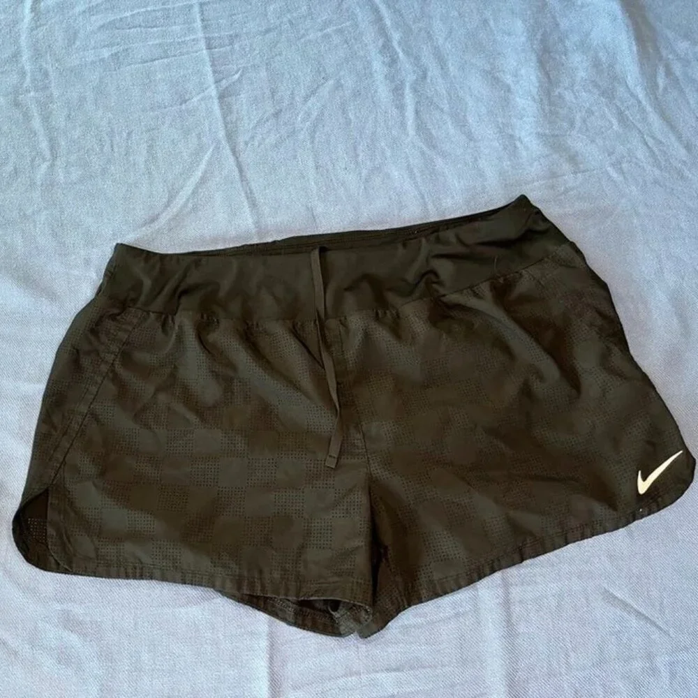 Nike Dri-Fit Athletic Shorts Size: XL Condition: Preloved – Excellent condition